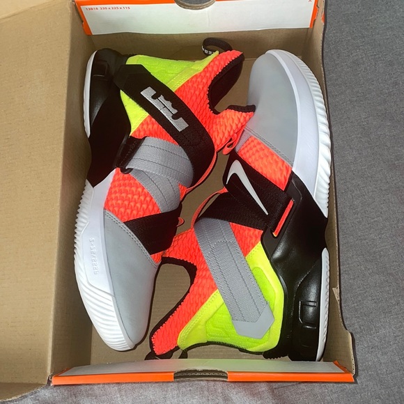 Mens LeBron Soldier XII basketball shoe.